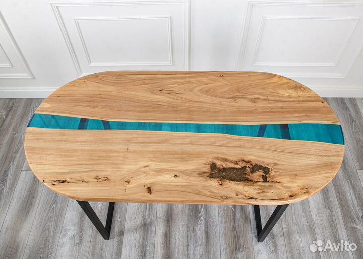 Стол из слэба с эпоксидной смолой