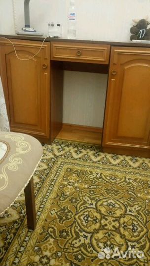 Трюмо с зеркалом. тумбочки