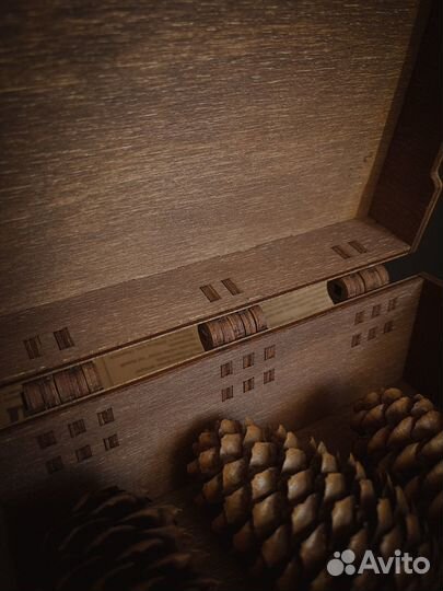 Подарочная коробка