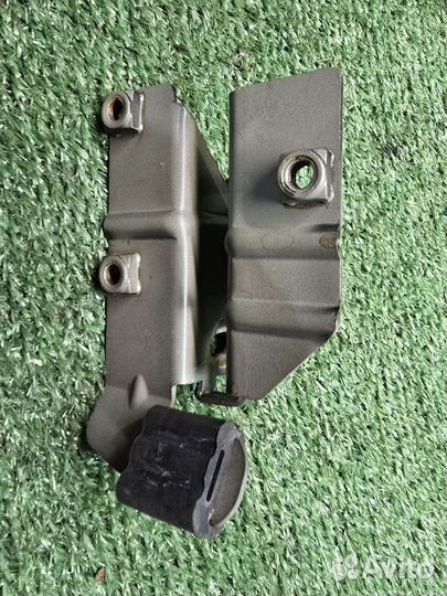 Петля крышки багажника Volkswagen Passat CC 2008