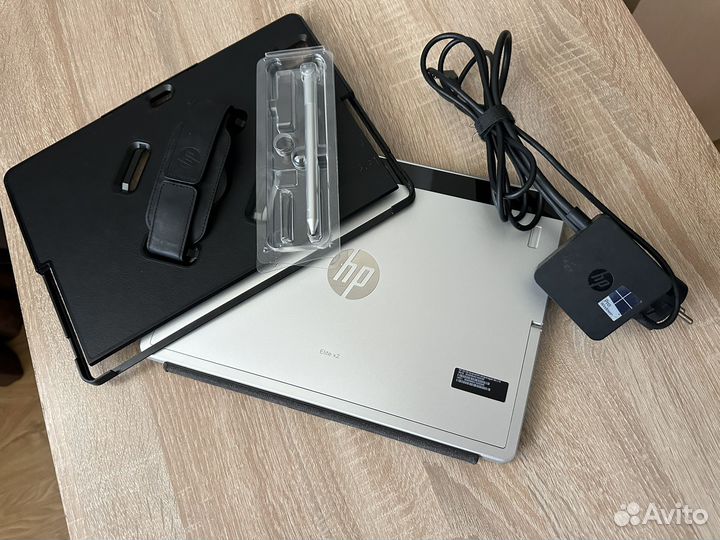 HP. Core m5. 8GB. SSD. LTE