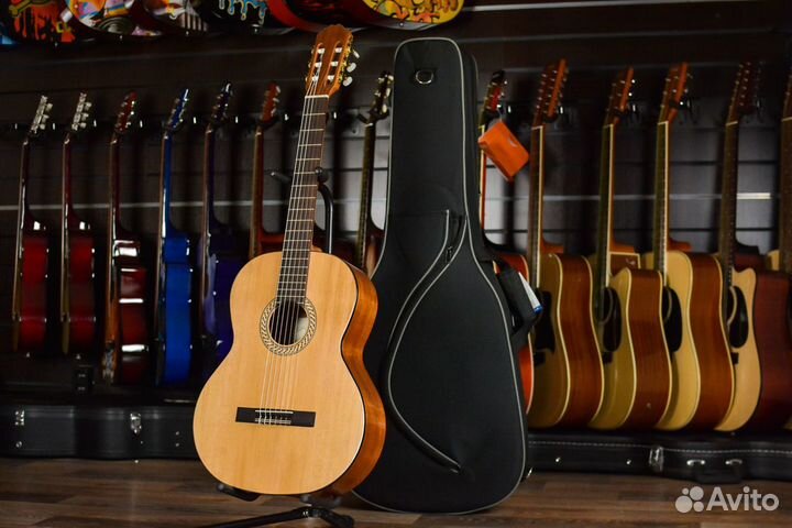 Классическая гитара Kremona + аксессуары