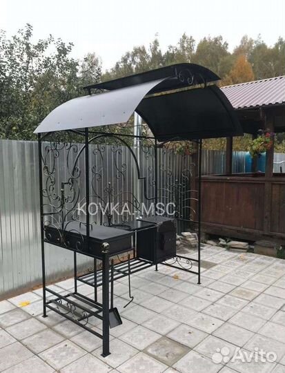 Мангал с крышей