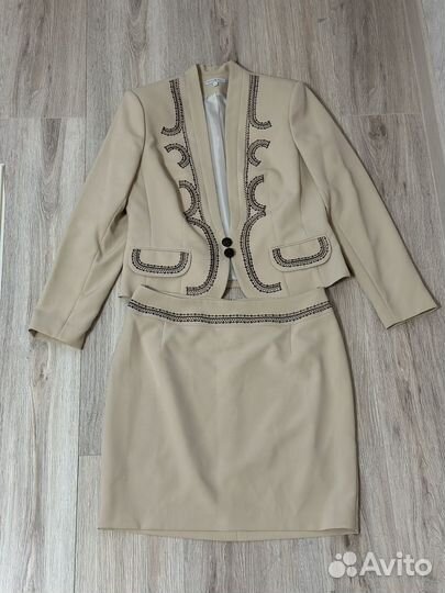 Женский костюм