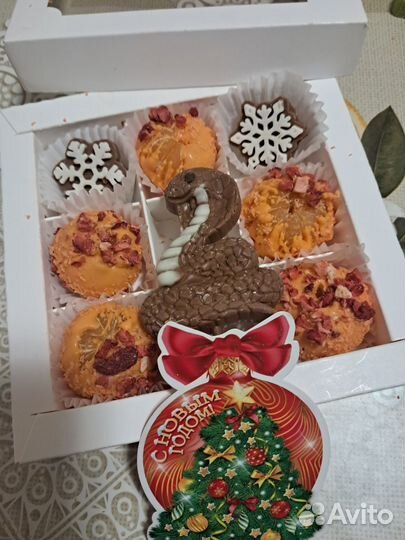 Шоколадные наборы с мандаринами и ягодами