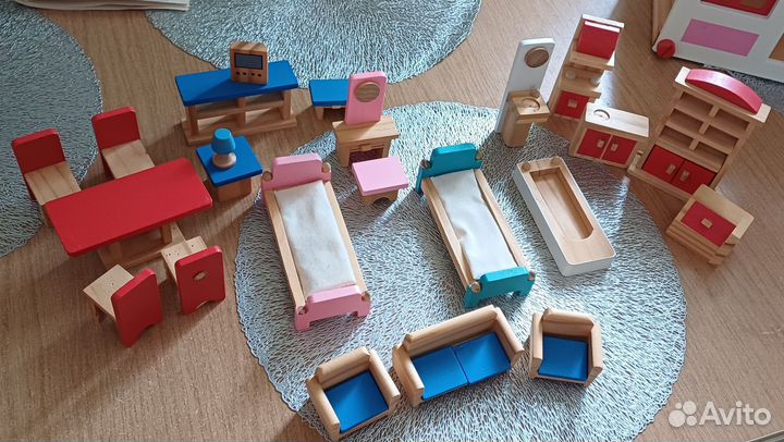 Кукольный домик с мебелью