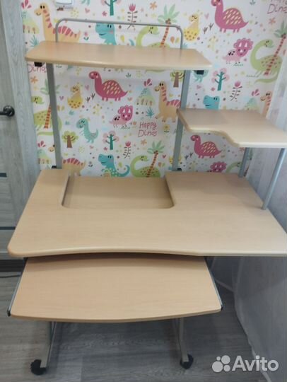 Компьютерный стол