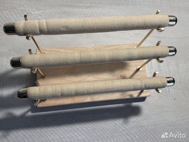 Деревянная подставка для украшений