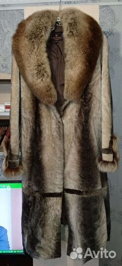 Шуба мутоновая с песцом 50 размер