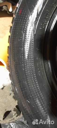 Kumho I'Zen Stud Snow KW11 215/70 R16