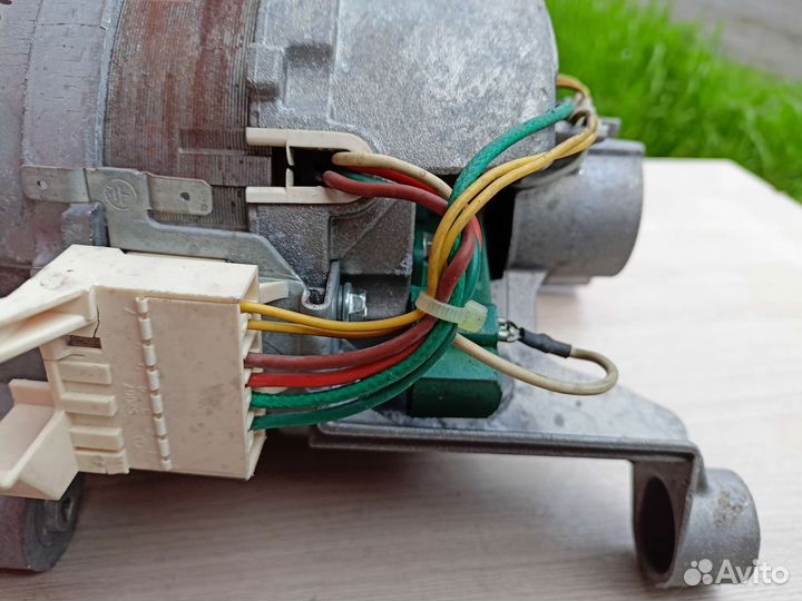 Двигатель с вертикальной загрузкой Zanussi ZWY180