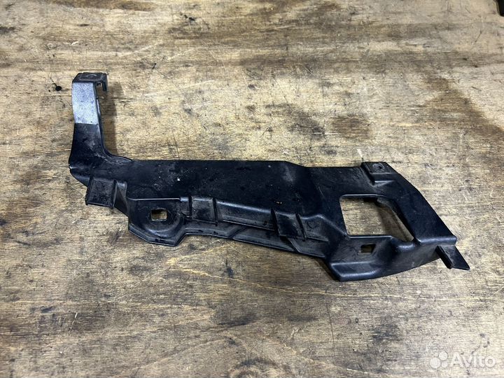 Кронштейн фары правый BMW E39