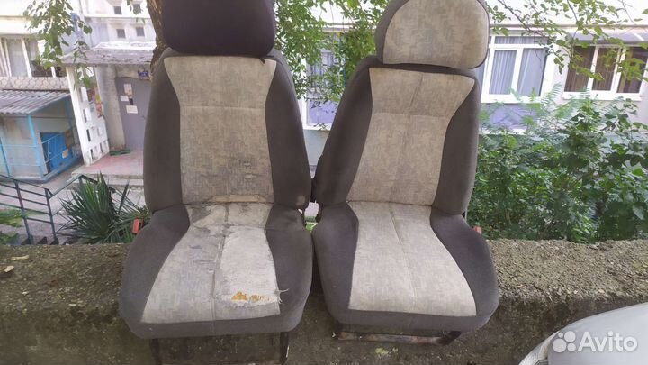 Передние сиденья и задний
