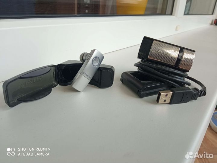 Зарядное устройство, видеокамера, блютуз наушник