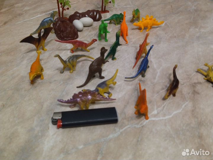 Игрушки- фигурки динозавров