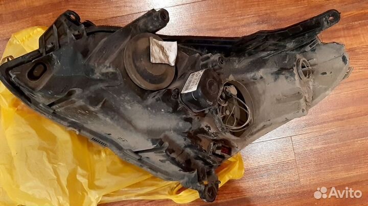Фара передняя правая на opel astra h