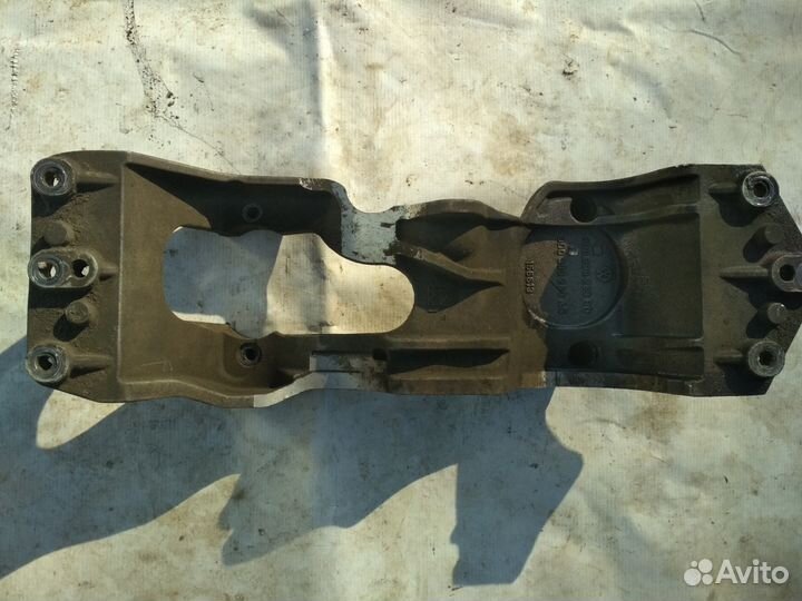 Volkswagen Phaeton кронштейн кпп