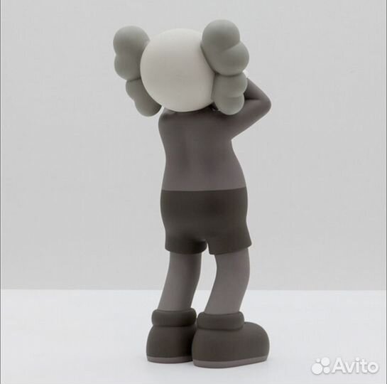 Коллекционная фигурка Kaws Holiday