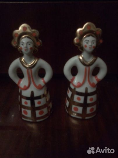 Статуэтка фарфор девушка в кокошнике