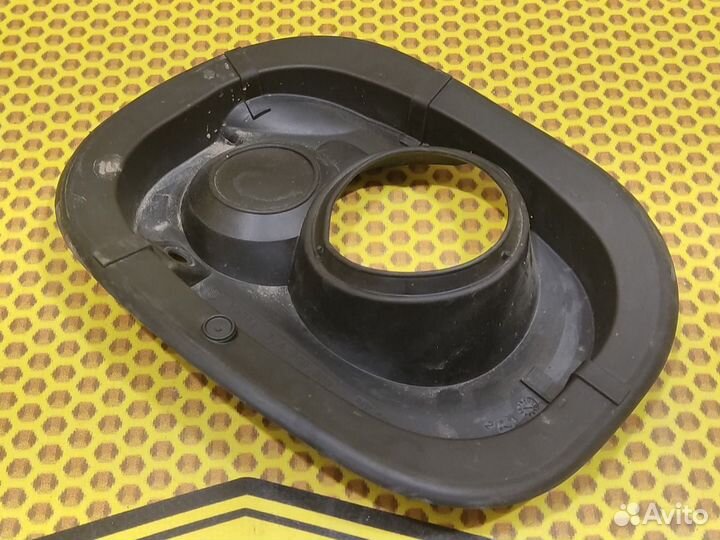 Ниша лючка топливного бака Volkswagen Jetta JEM