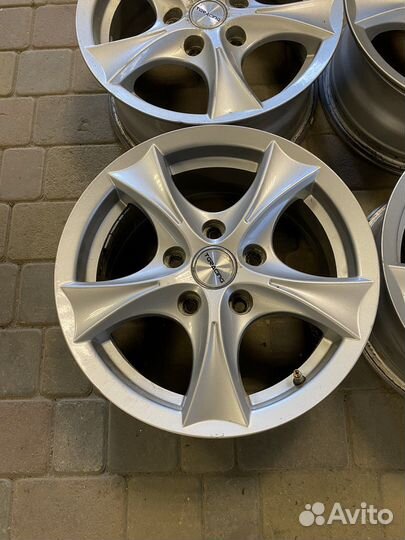 Литые диски R15 5/114.3 TGRacing