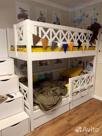 Детская кровать с бортиком из настоящего дерева