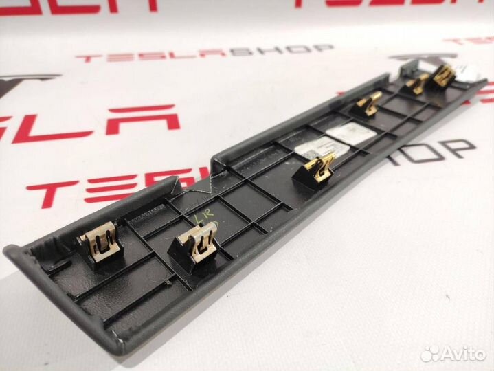 Накладка нижняя бардачка Tesla Model S 2016