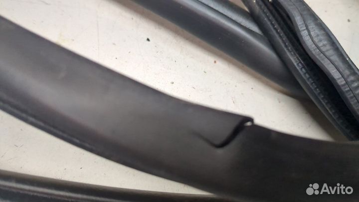 Уплотнитель Toyota Camry XV70, 2019