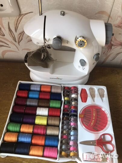 Миниатюрная швейная машина новая