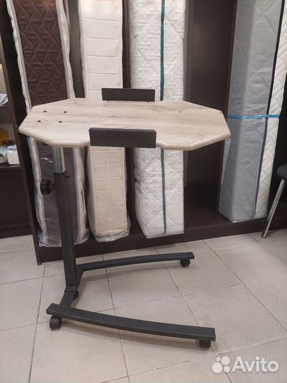 Прикроватный столик