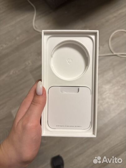 Коробка от iPhone 13