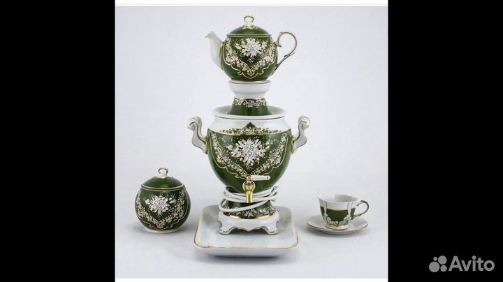 Фарфоровый чайный сервиз