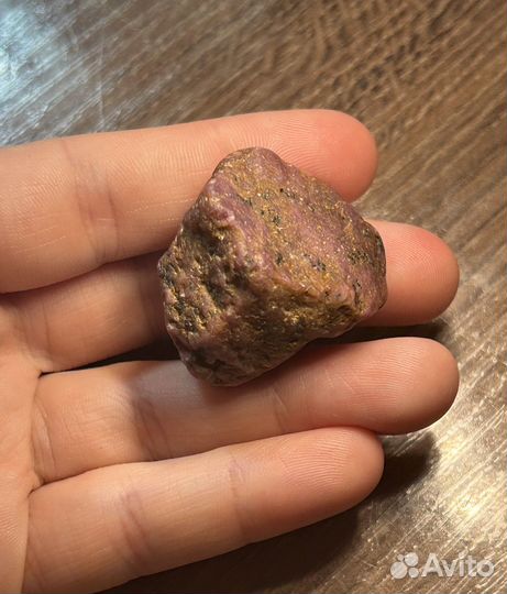 Звездчатый Рубин Корунд красный минерал камень