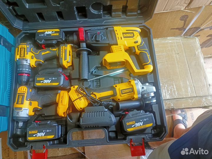 Набор электроинструментов 4в 1 dewalt