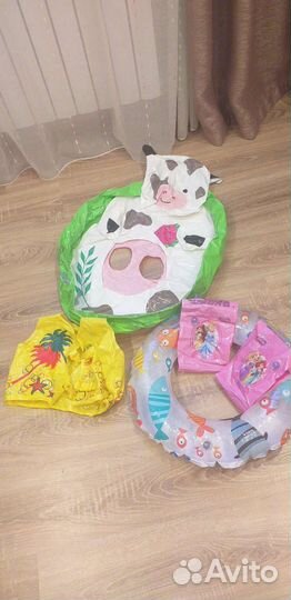 Купальники, повязки, принадлежности для плаванья