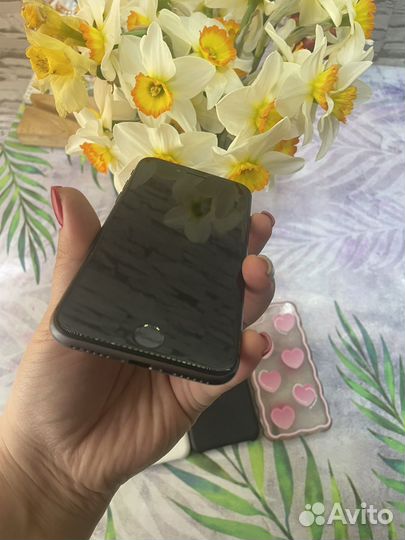iPhone 8, 64 ГБ
