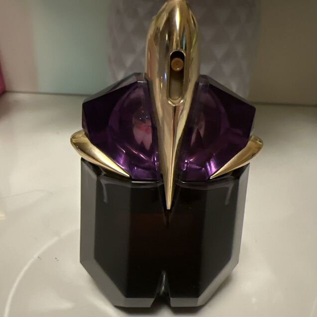 Парфюмерная вода от T. mugler alien