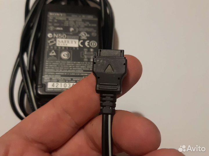Sony Адаптер блок питания 4.2V, 1.5A (AC-LM5A)