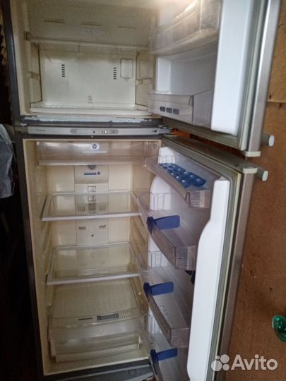 Холодильник whirlpool NO Frost