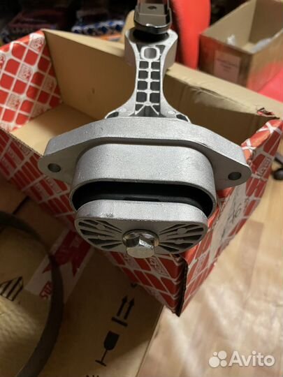 Подушка двигателя задняя Audi A3/Volkswagen Golf