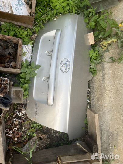 Крышка багажника toyota avensis