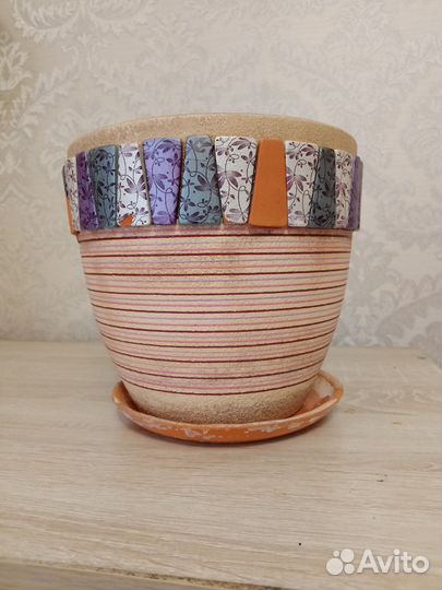 Глиняный горшок для цветов