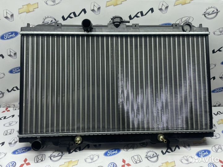 Радиатор охлаждения Nissan Primera P12 2.0 AT