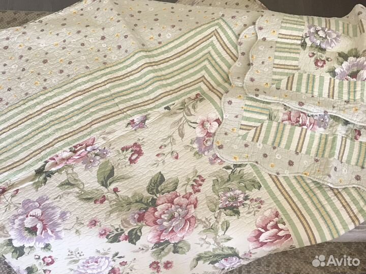 Двухстороннее хлопковое покрывало с наволочками