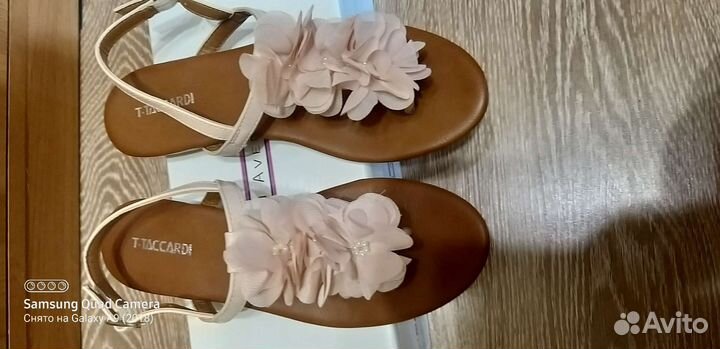 Сандалии новые