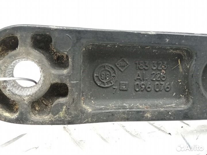 Щеткодержатель (поводок стеклоочистителя, дворник)