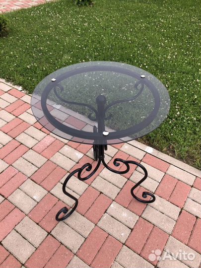 Кованый столик новый