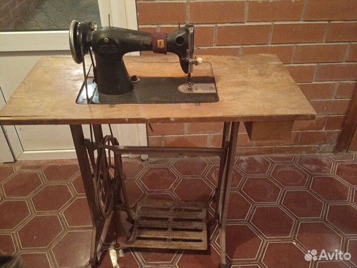 Швейная машина ножная