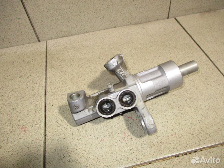 Цилиндр тормозной главный Opel Zafira C