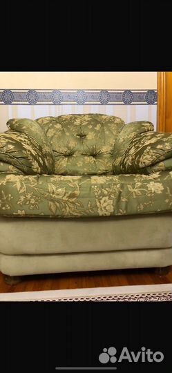 Диван с двумя креслами